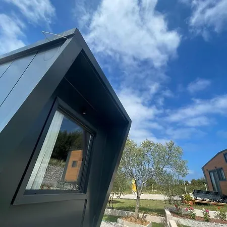 Campsite Zu Tiny House And Restaurant *